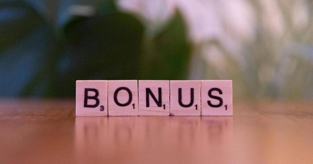 We offer bonus tips on the cheapest way to move across country.