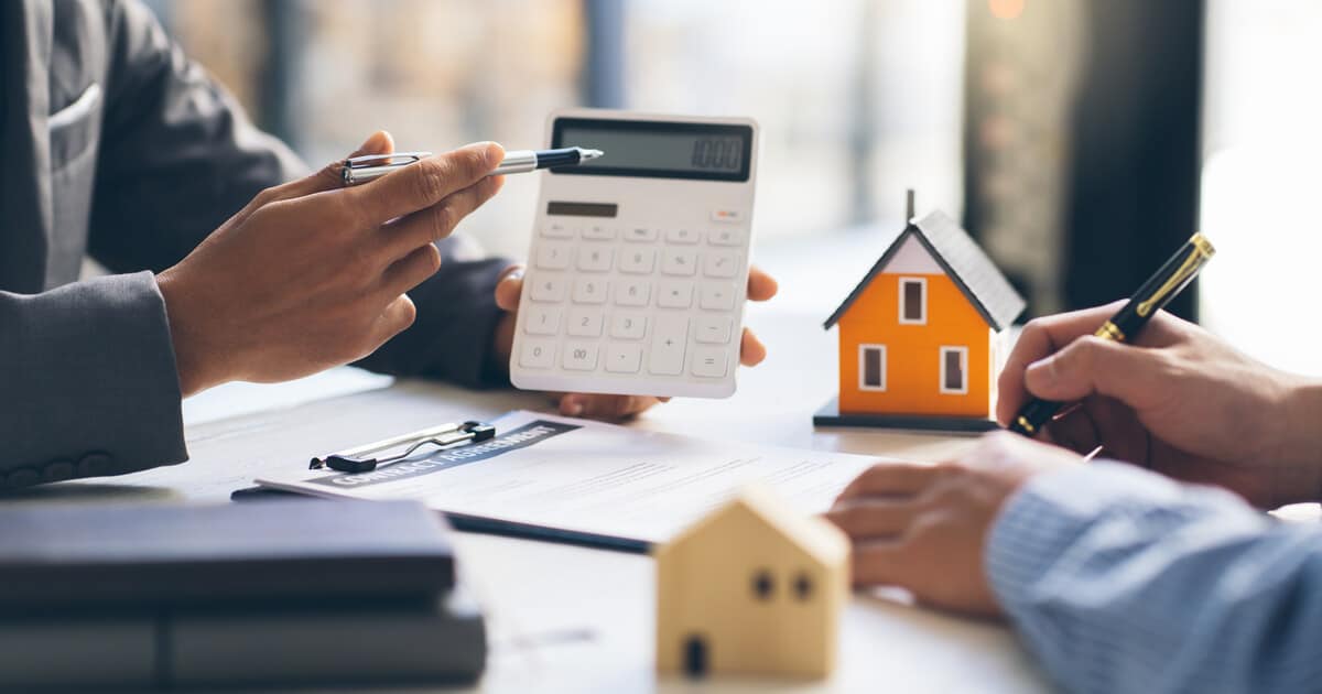 Weighing the Pros and Cons of Selling a House Without a Realtor